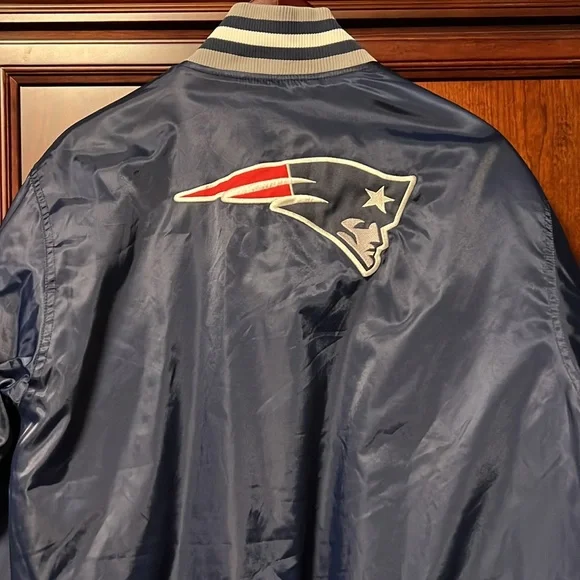 New England Patriots bomber-style jacket.  Men’s Medium. - Picture 5 of 9